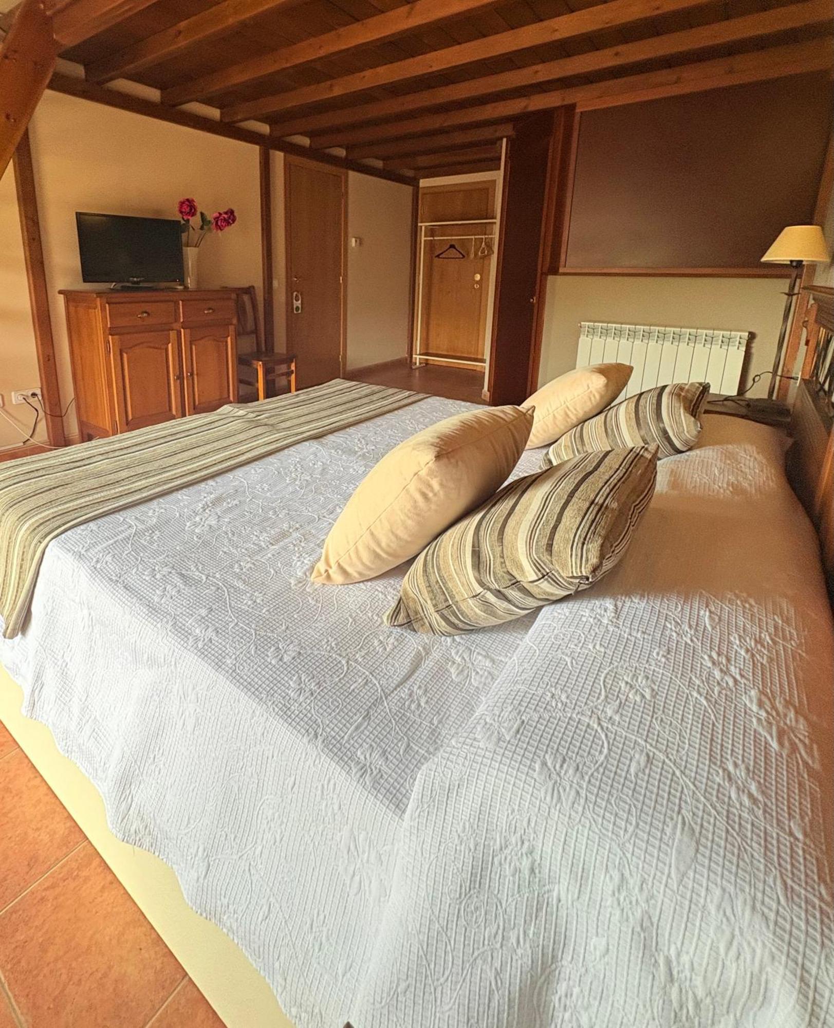 Hotel Guara Inluka Las Almunias Esterno foto