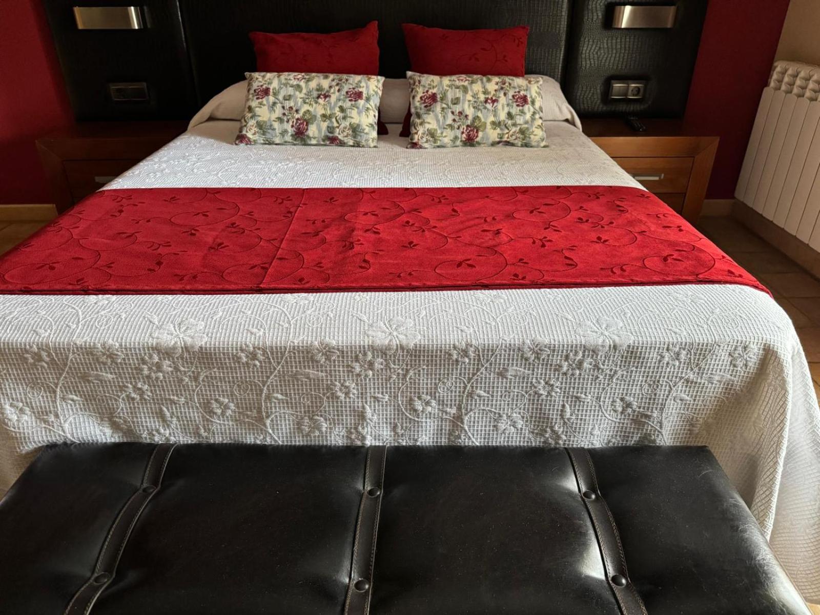 Hotel Guara Inluka Las Almunias Esterno foto