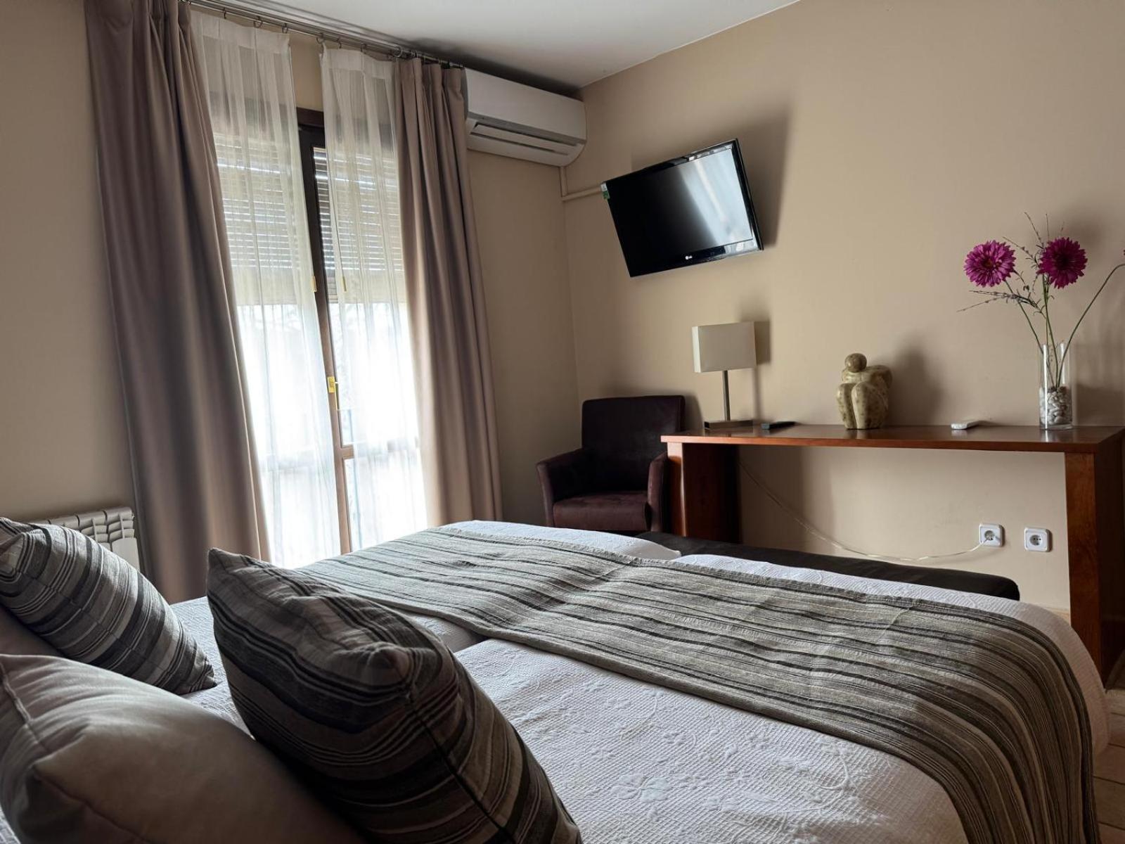 Hotel Guara Inluka Las Almunias Esterno foto